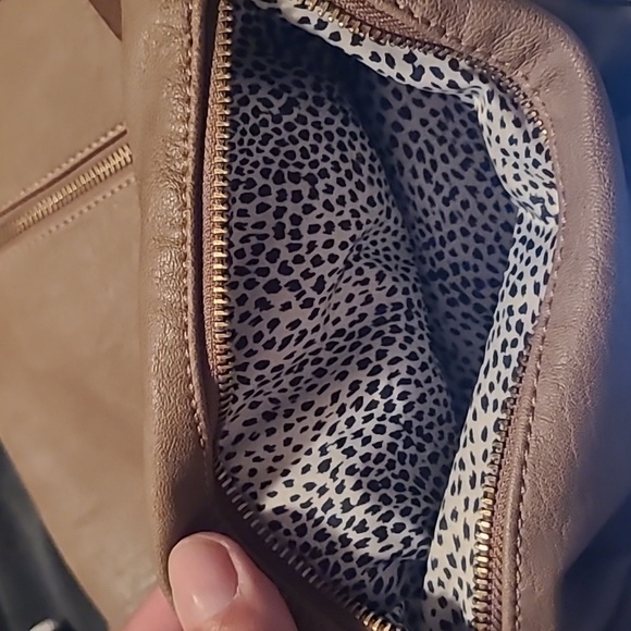 Sasha + Sofi Crossbody Handbag Satchel Adjustable Purse Brass Tan Shoulder Strap - Picture 7 of 14